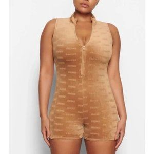 New with Tags Kim Kardashian SKIMS Velour Romper Shorts Camel SZ L